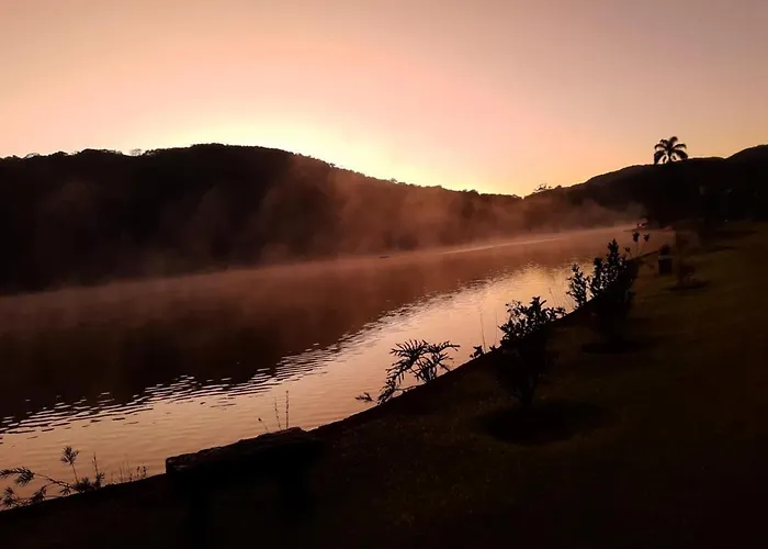 Casa na montanha em condomínio de alto padrão